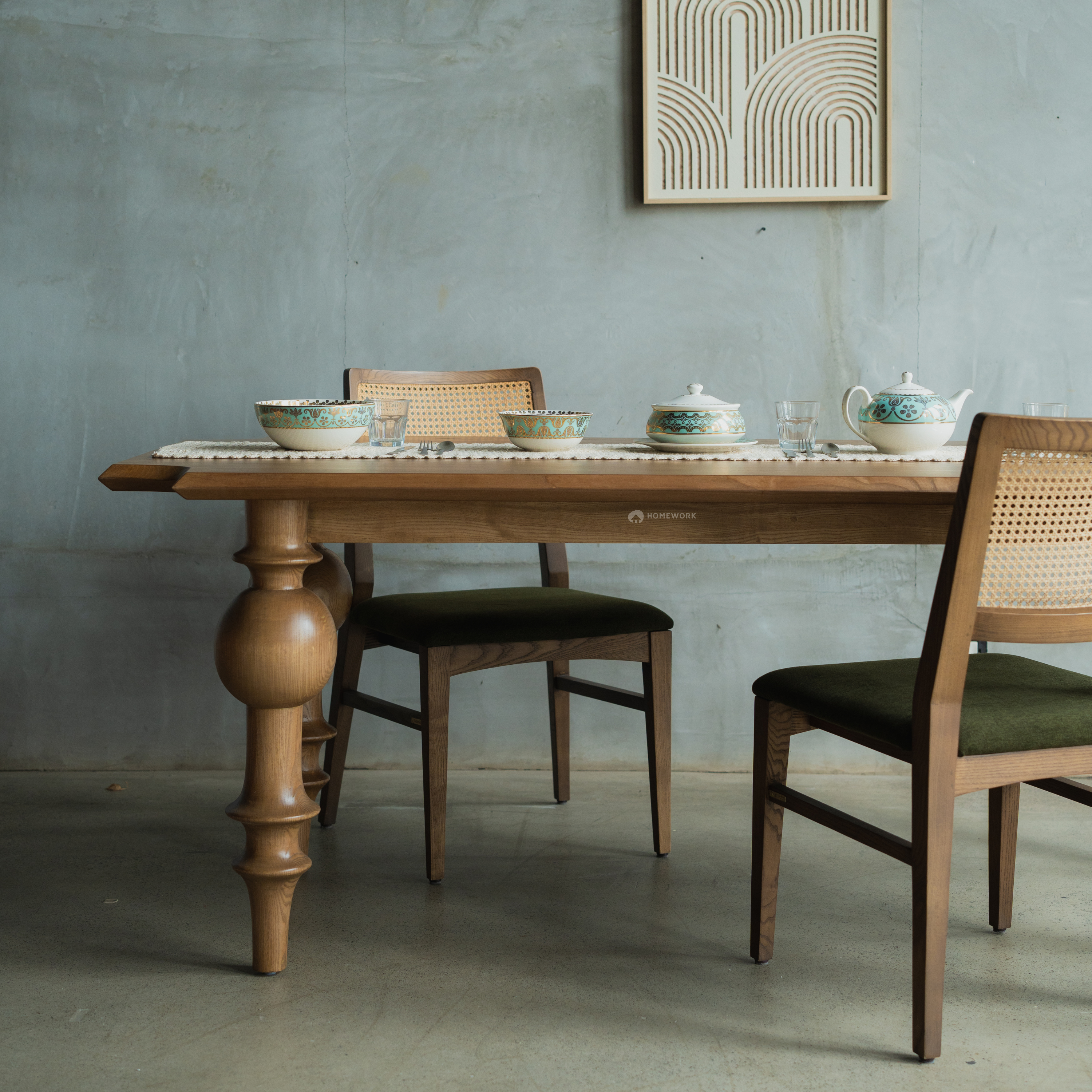 Nila Dining Table