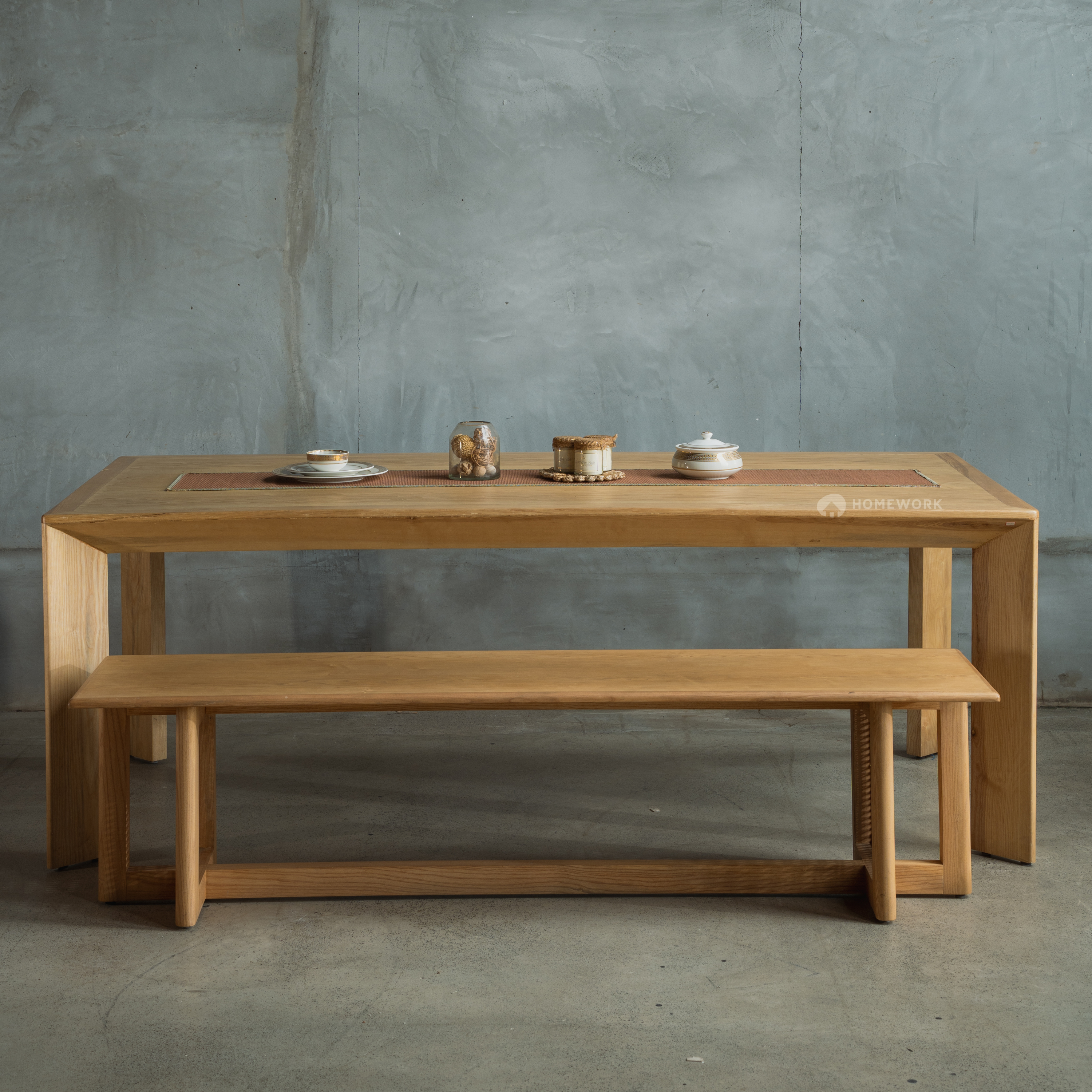 Vana Dining Table