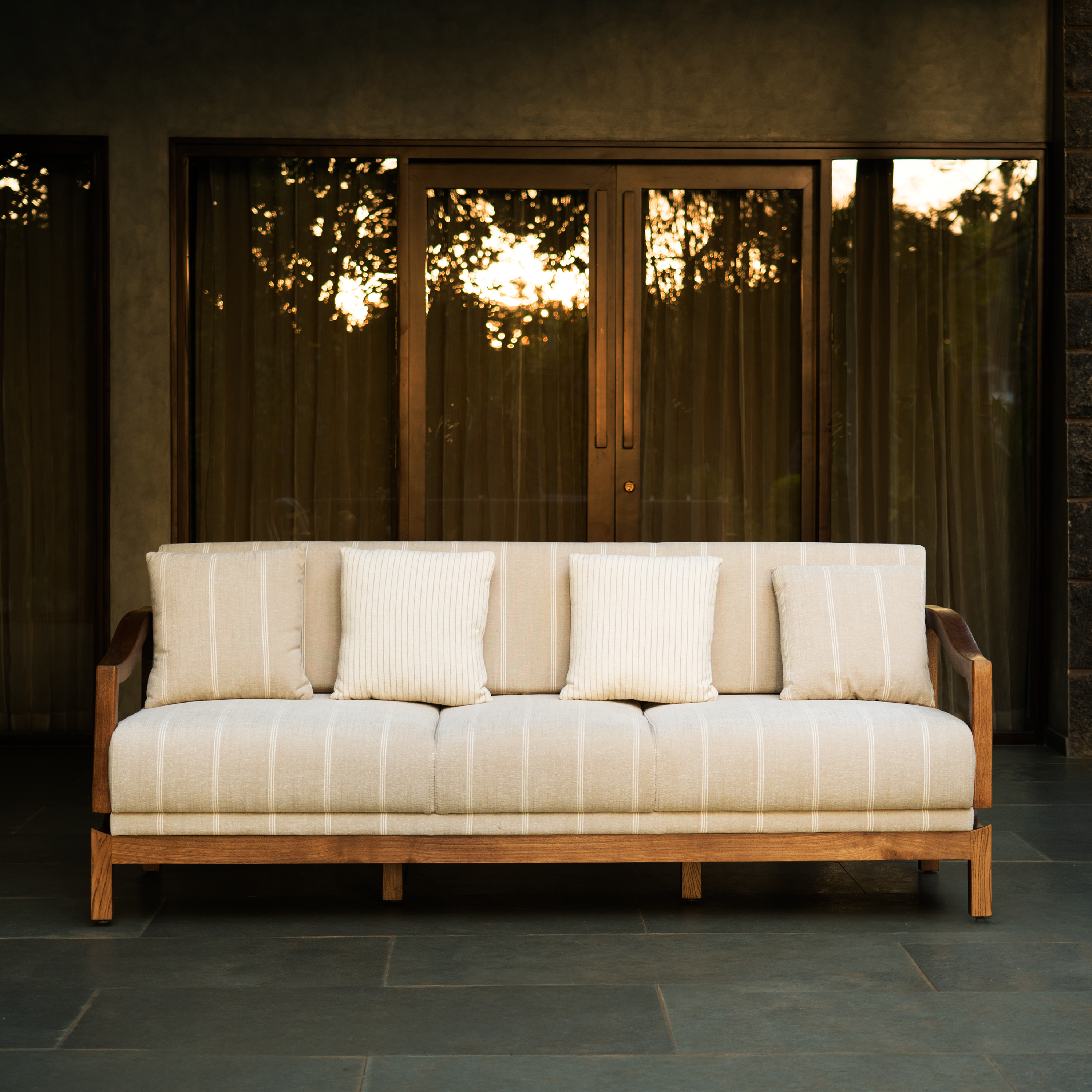 EIRA SOFA