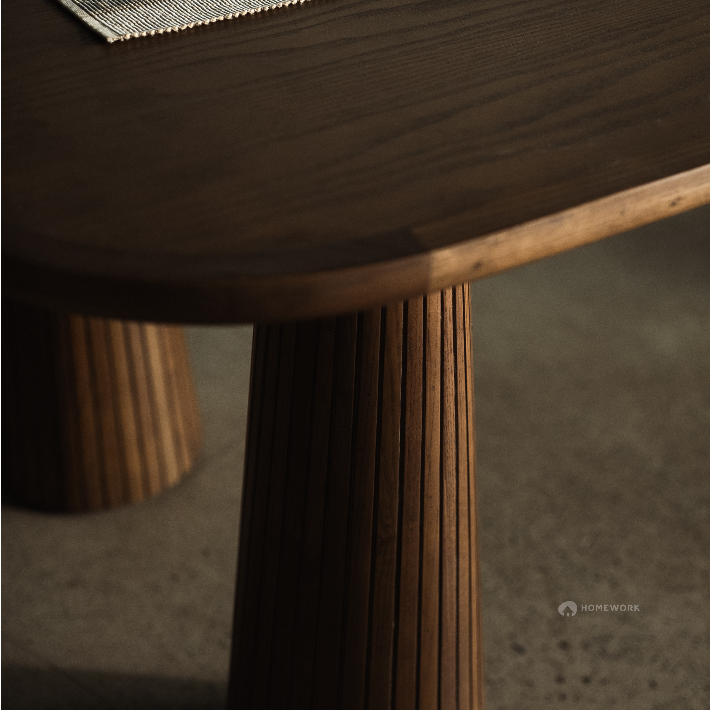 Iya Dining Table