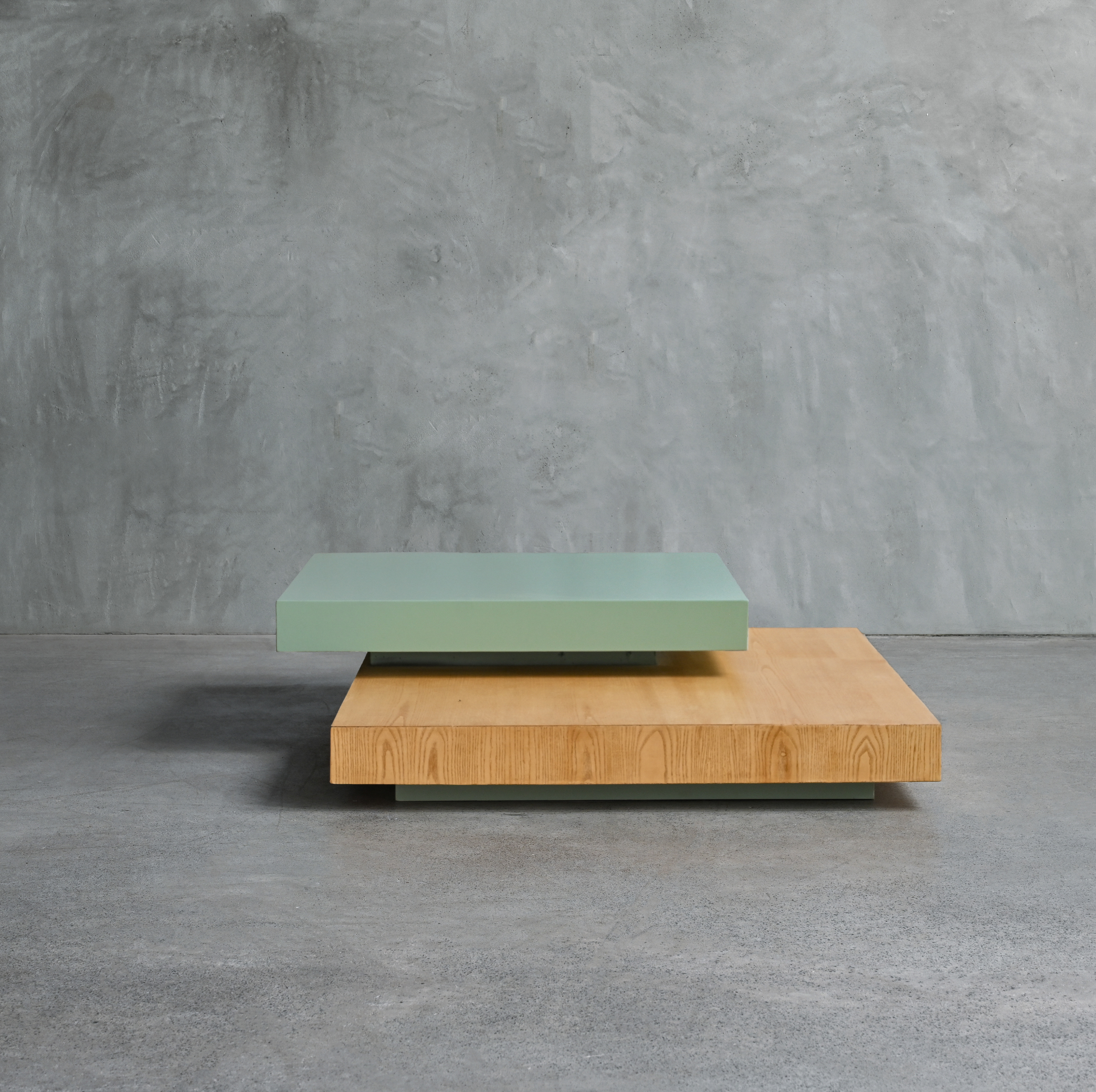 Dela Center Table