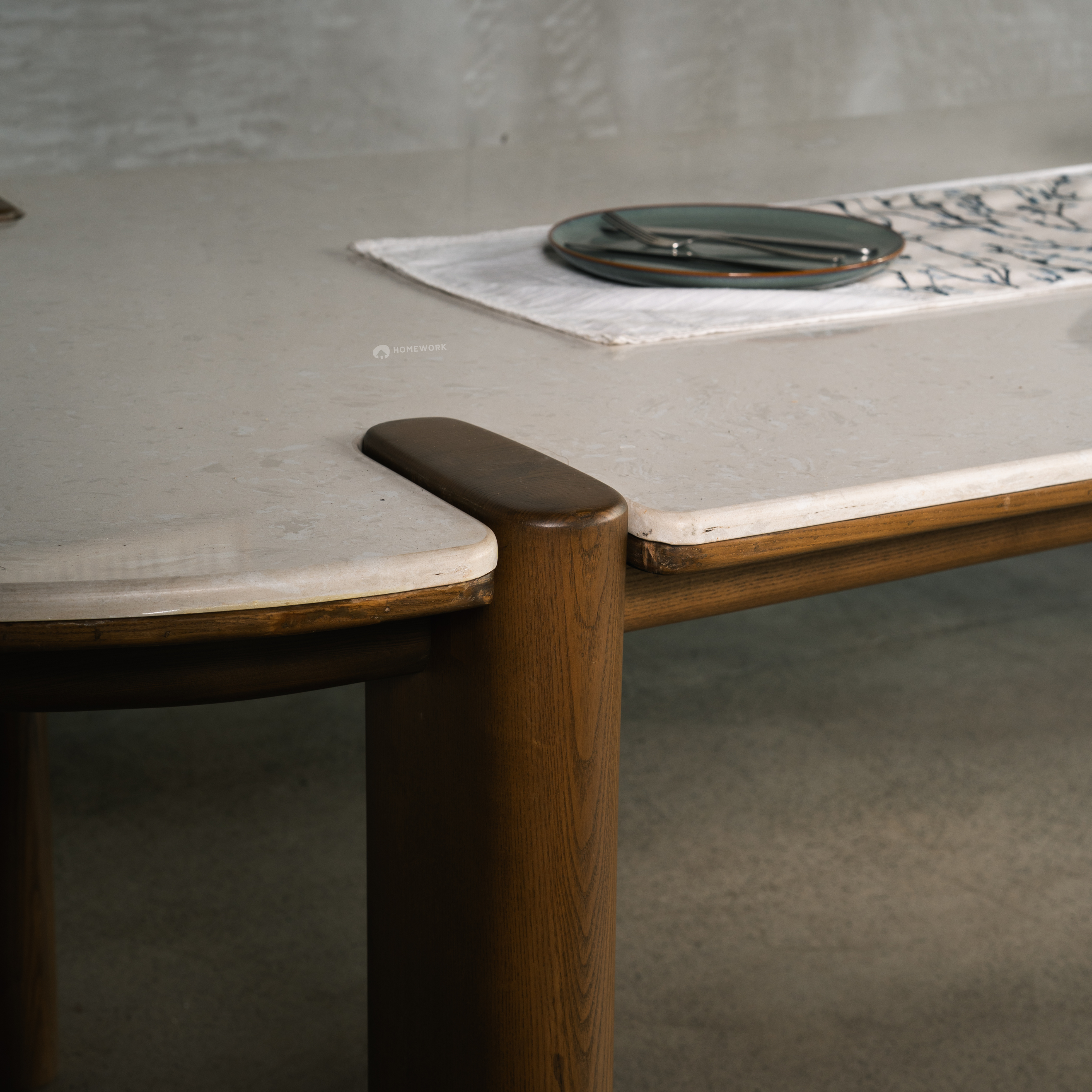 Wyra Dining Table