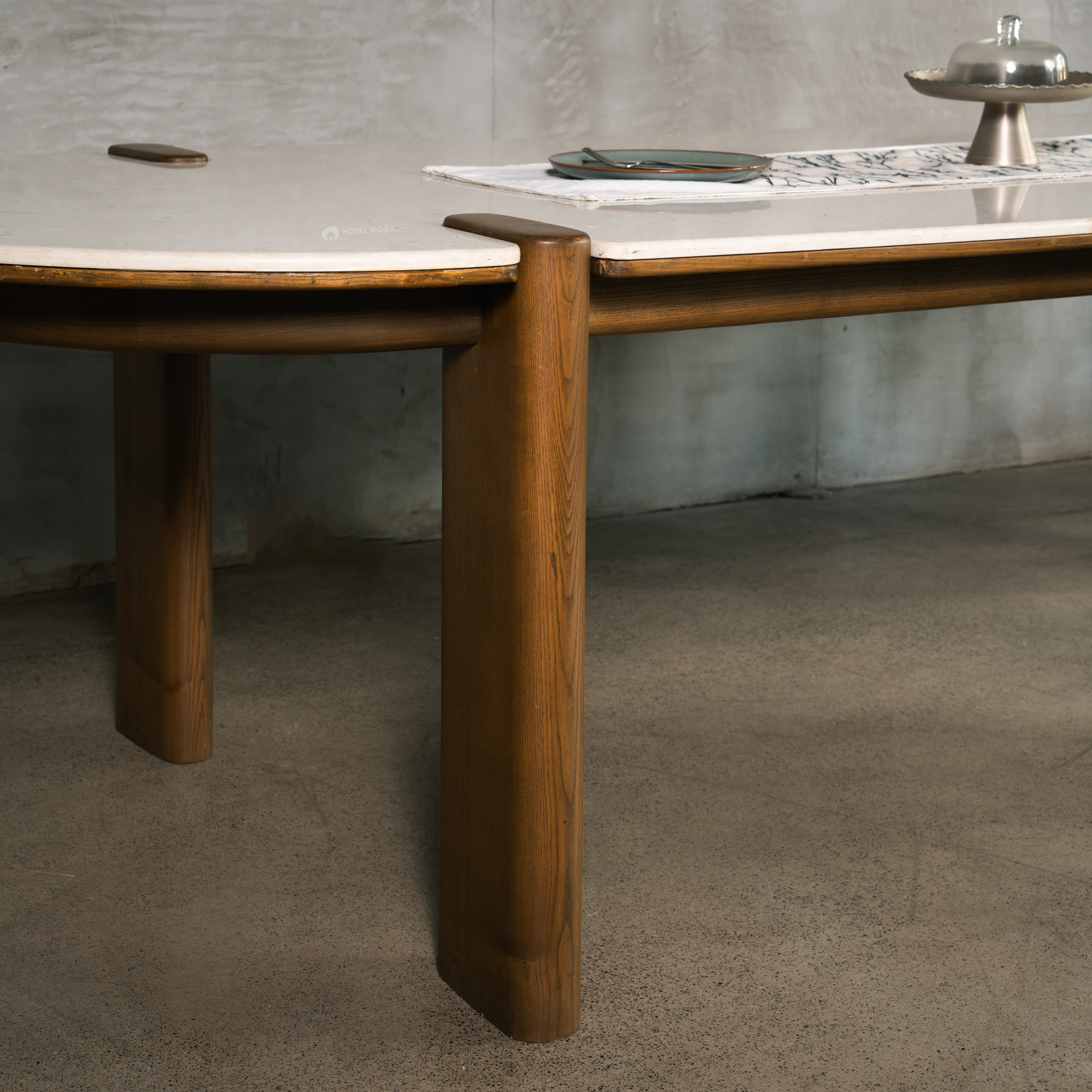 Wyra Dining Table
