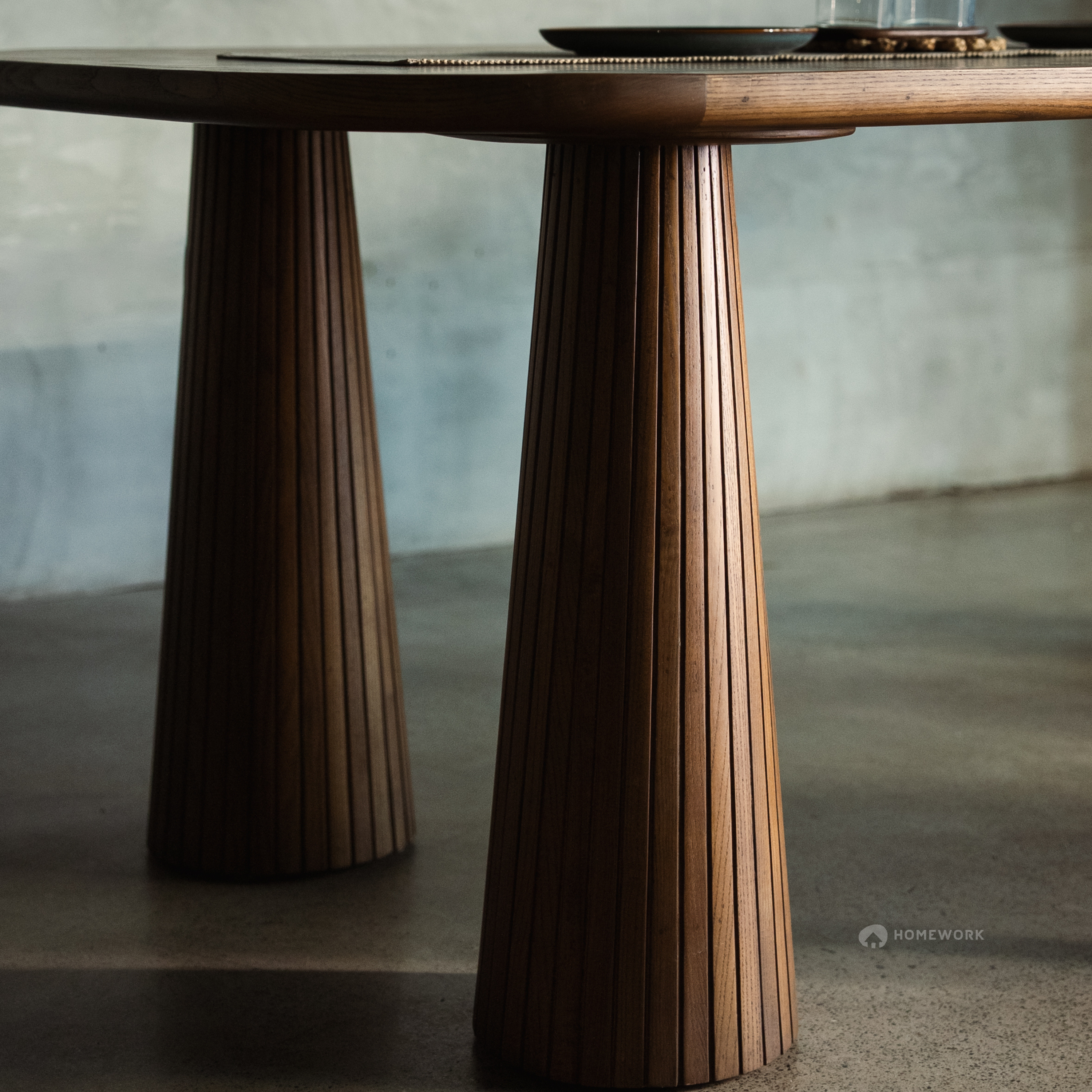 Iya Dining Table