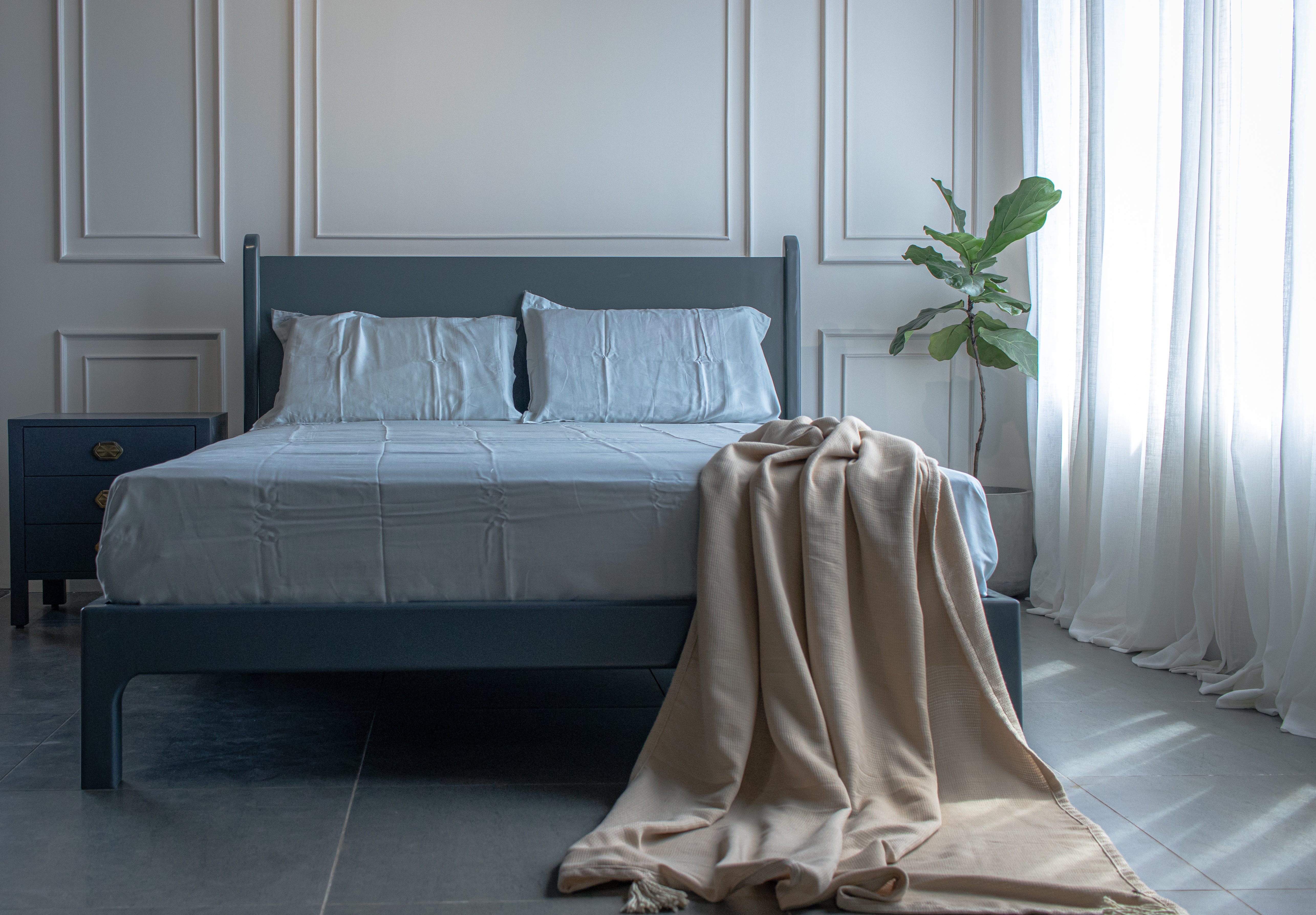 Lilac bed cot