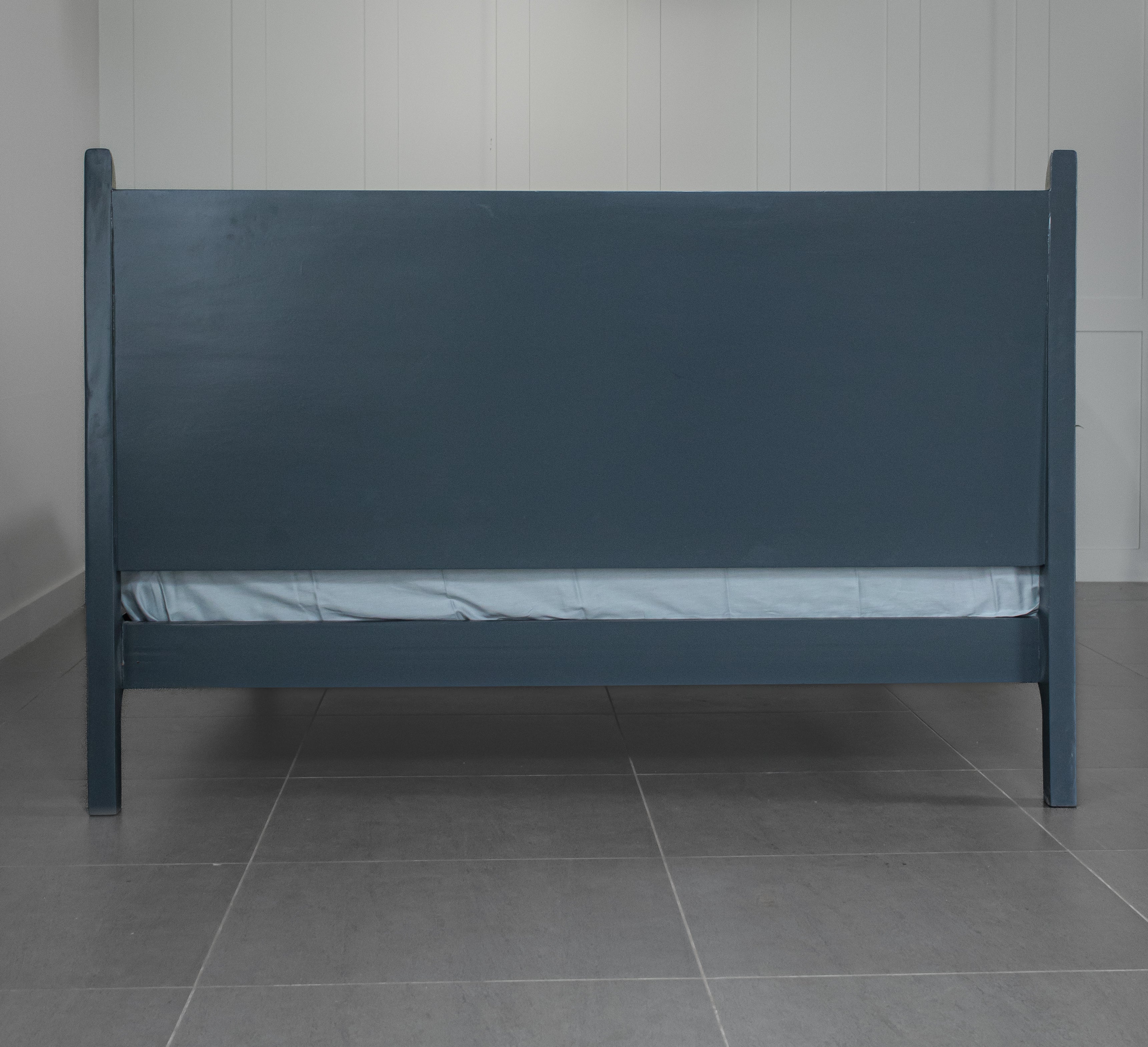 Lilac bed cot
