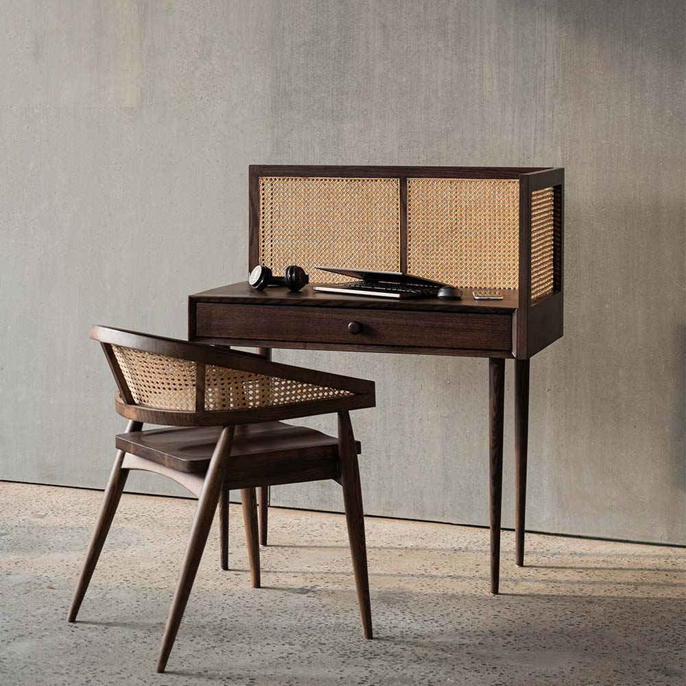 Sara Study Table