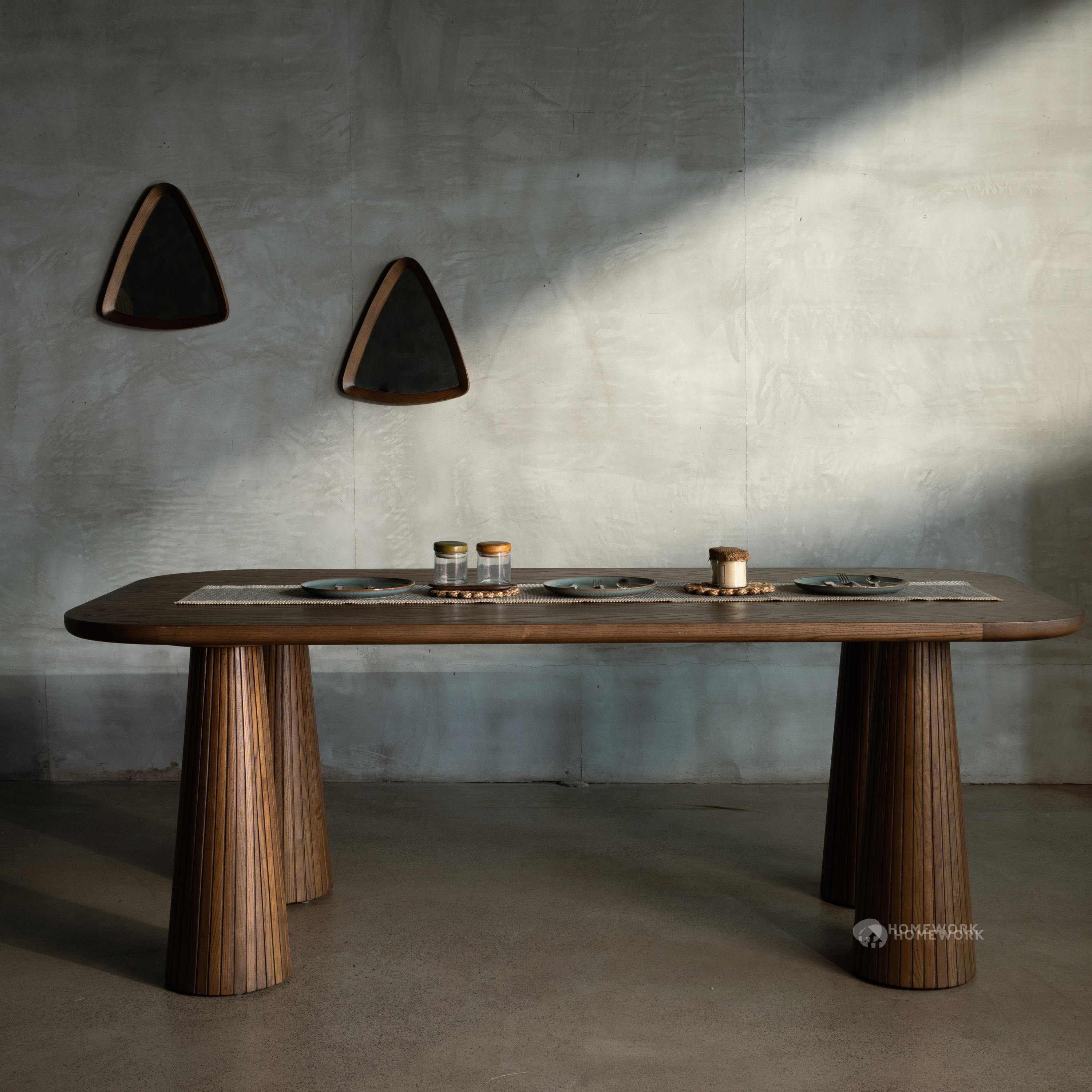 Iya Dining Table