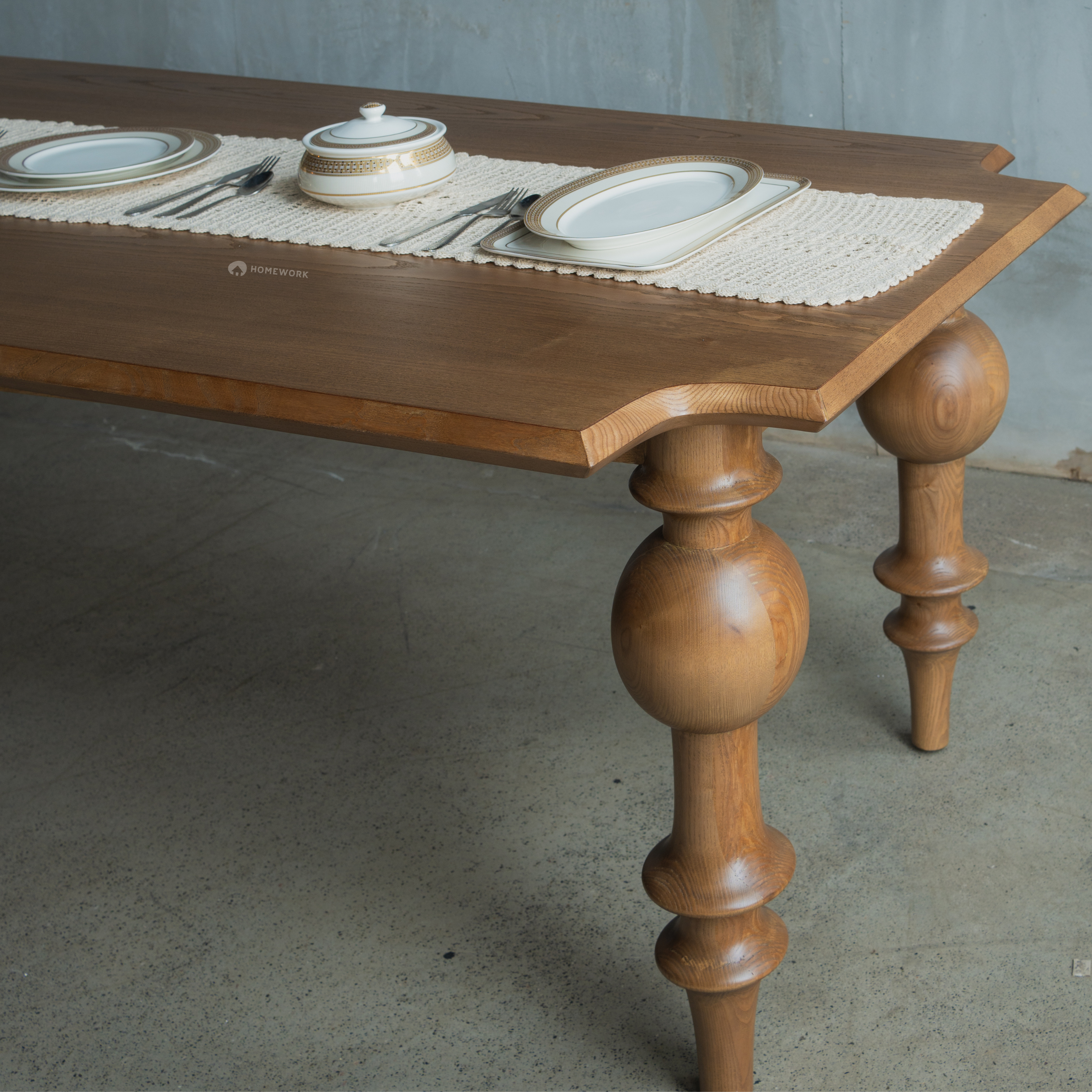 Nila Dining Table