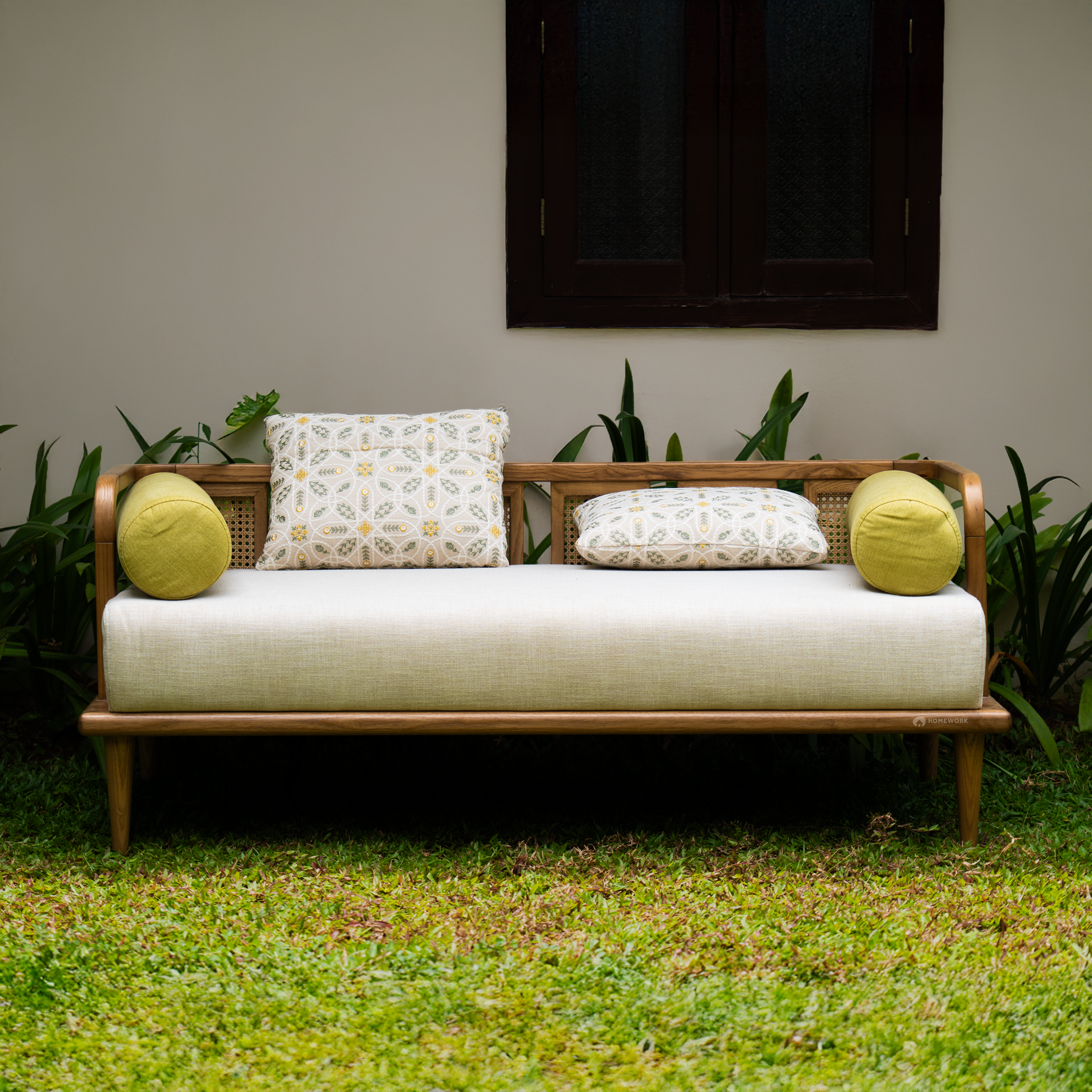 Nila bench