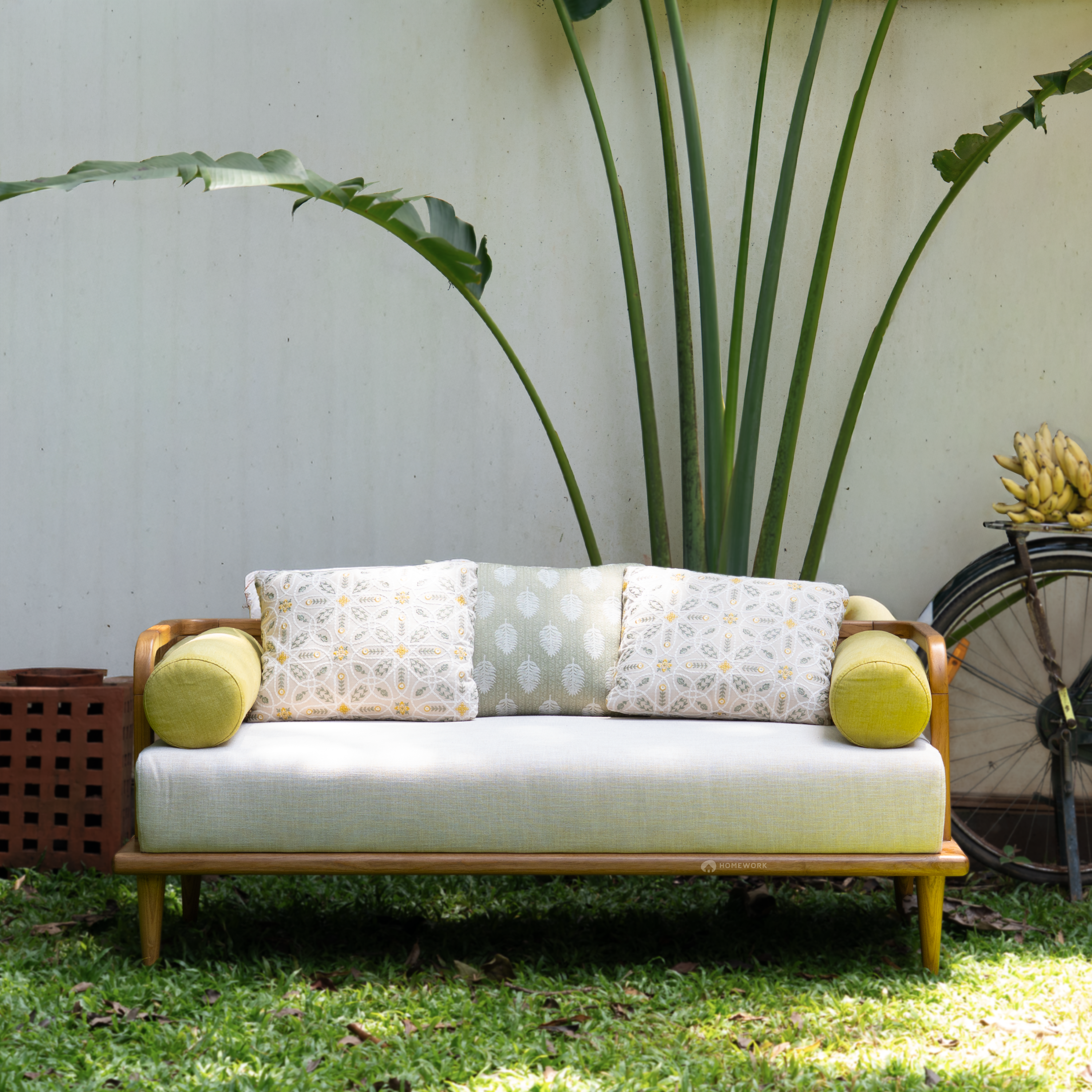 Nila bench