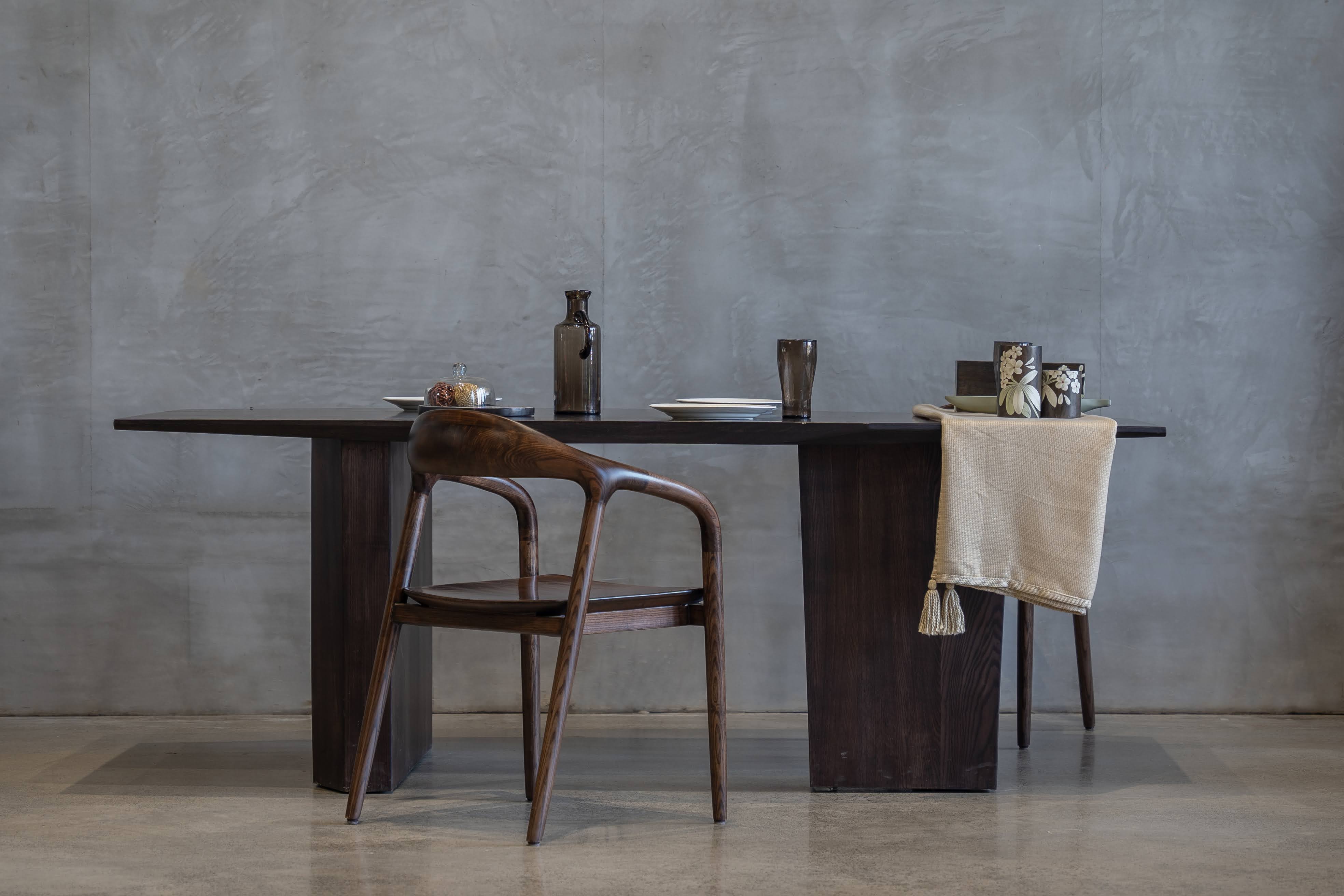Mio Dining Table