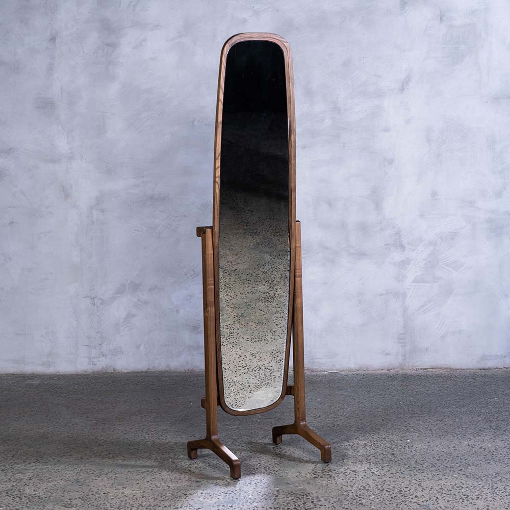 Pelil Mirror